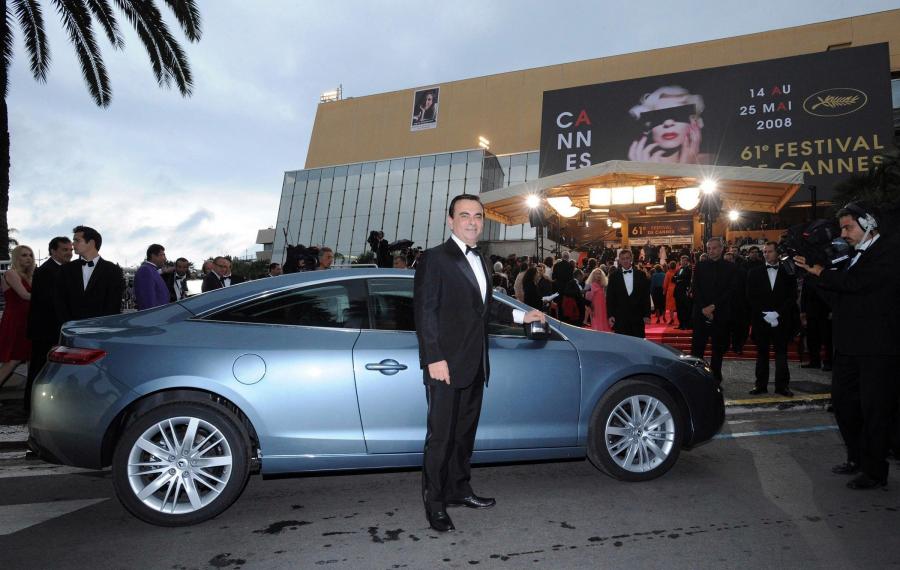  Renault Unveils Laguna Coupe 2008 года  (фото 2 из 4)